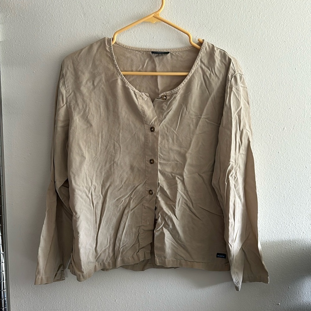 Women’s medium Kavu button up shirt